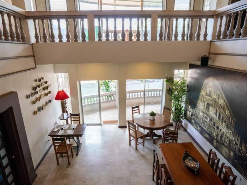 Legacy Mansion Hotel Iloilo Esterno foto